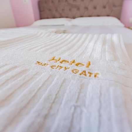 The City Gate Hotel Sarande Bagian luar foto