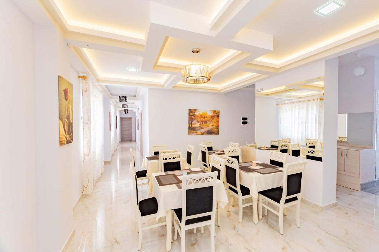 The City Gate Hotel Sarande Bagian luar foto