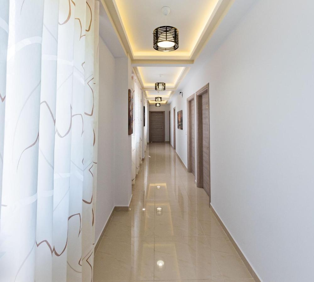 The City Gate Hotel Sarande Bagian luar foto