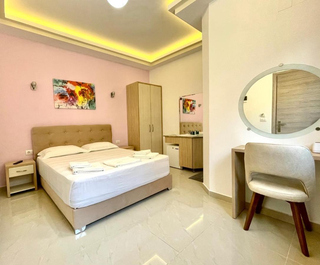 The City Gate Hotel Sarande Bagian luar foto