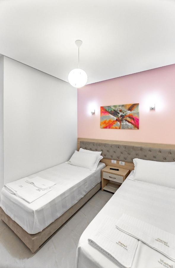 The City Gate Hotel Sarande Bagian luar foto