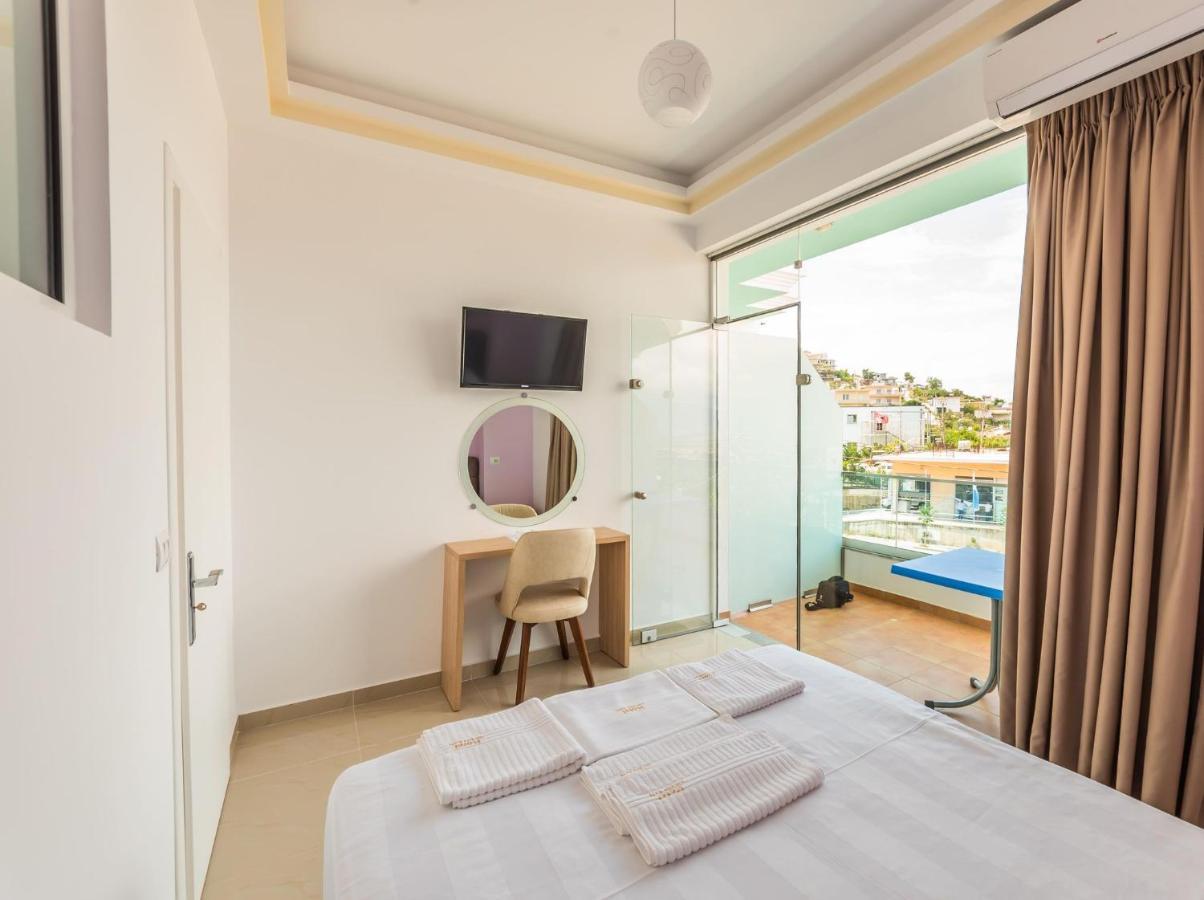 The City Gate Hotel Sarande Bagian luar foto
