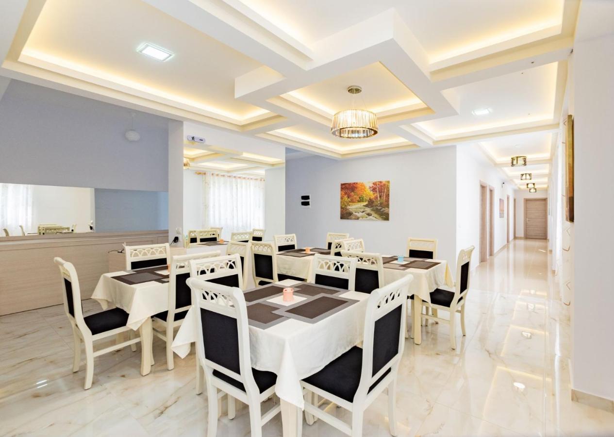 The City Gate Hotel Sarande Bagian luar foto