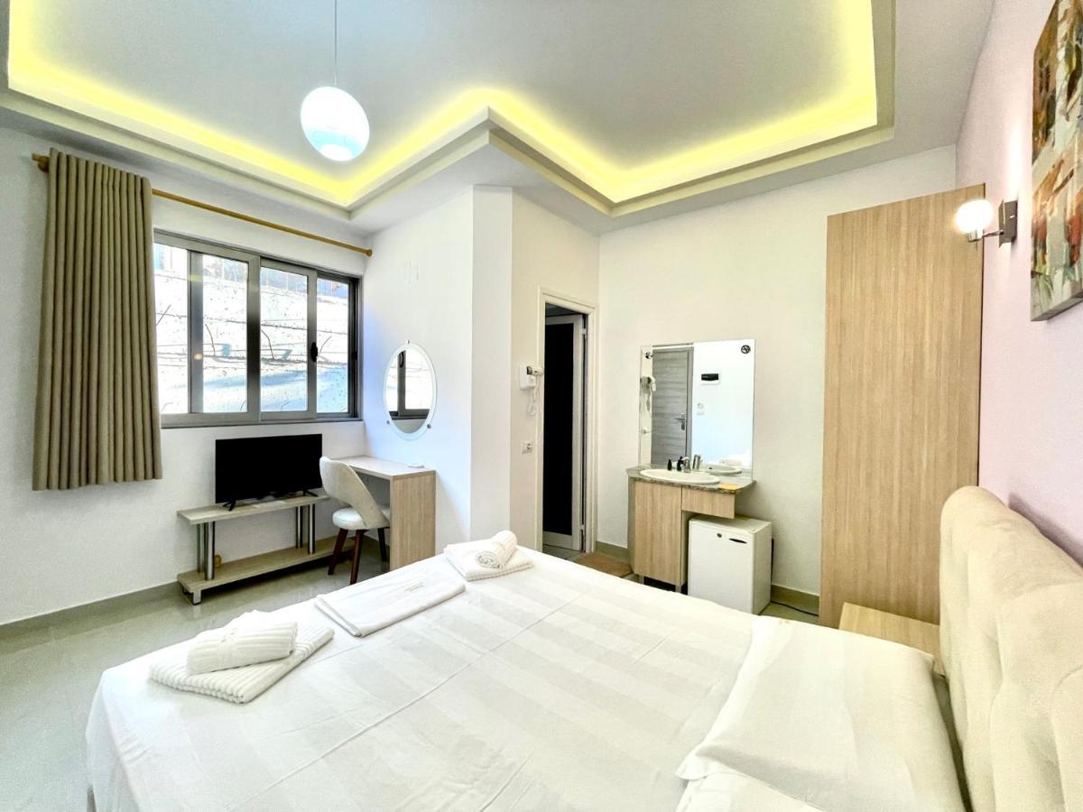 The City Gate Hotel Sarande Bagian luar foto