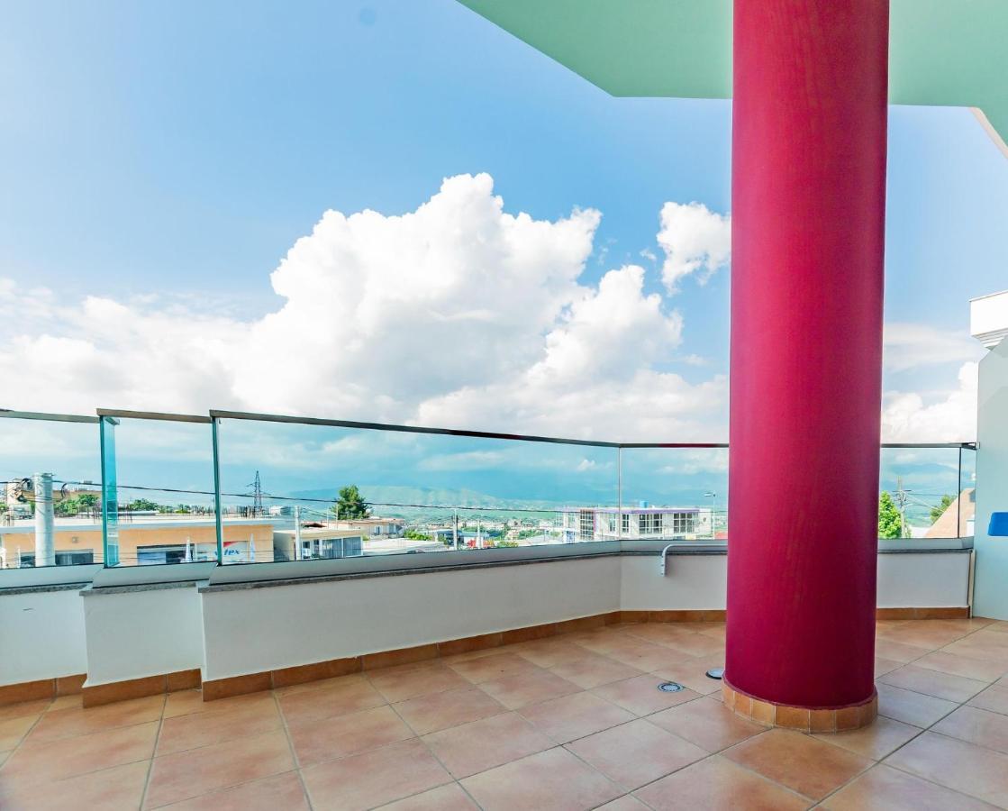The City Gate Hotel Sarande Bagian luar foto