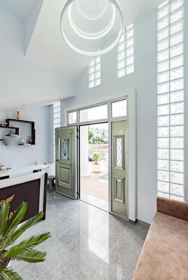 The City Gate Hotel Sarande Bagian luar foto