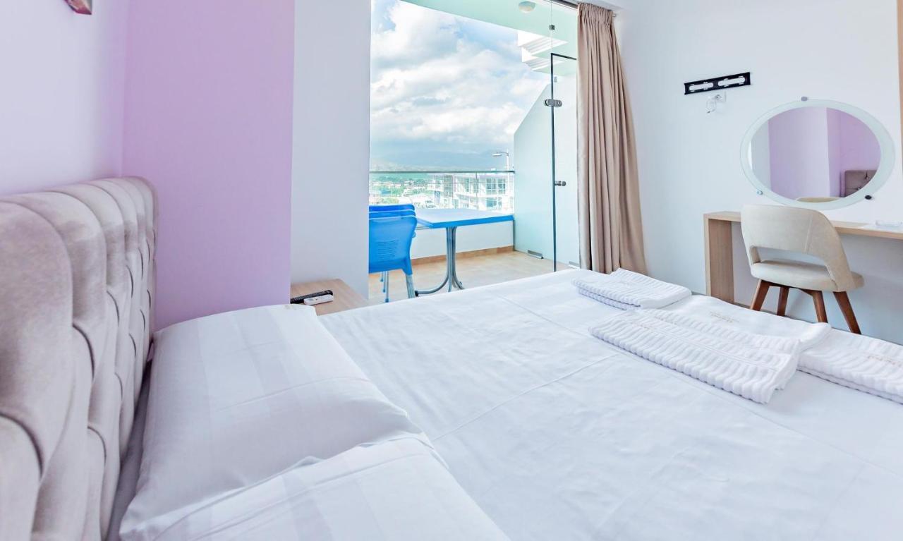 The City Gate Hotel Sarande Bagian luar foto