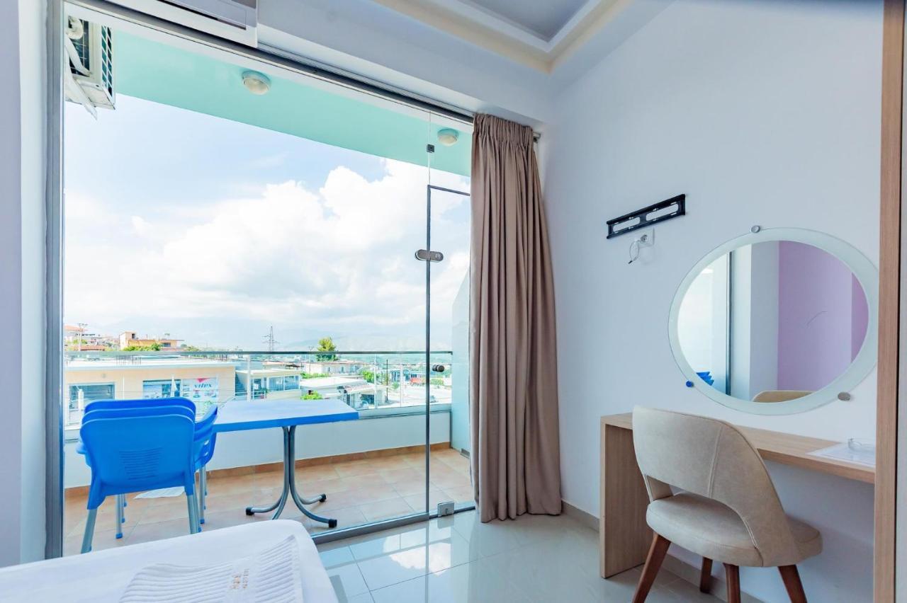 The City Gate Hotel Sarande Bagian luar foto