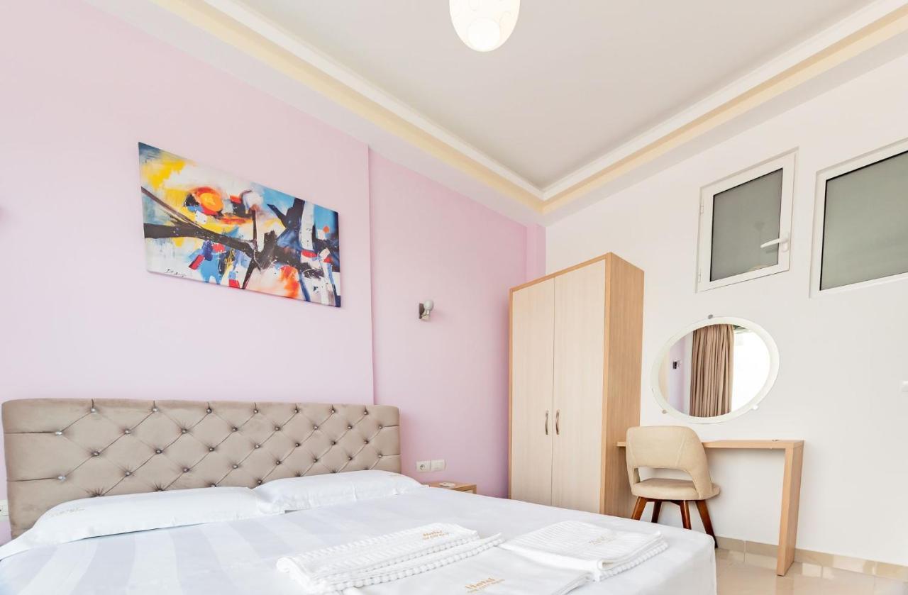 The City Gate Hotel Sarande Bagian luar foto
