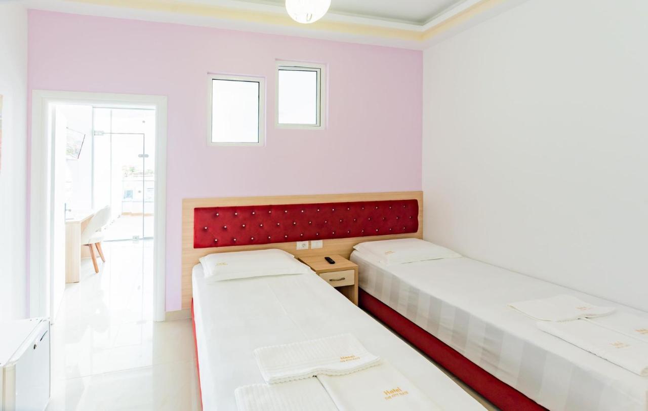 The City Gate Hotel Sarande Bagian luar foto
