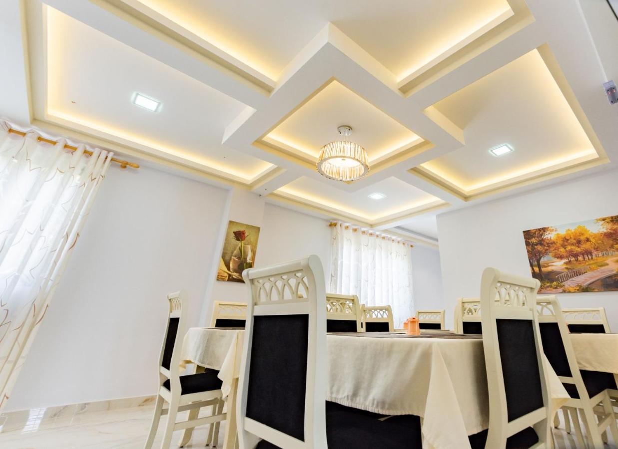 The City Gate Hotel Sarande Bagian luar foto