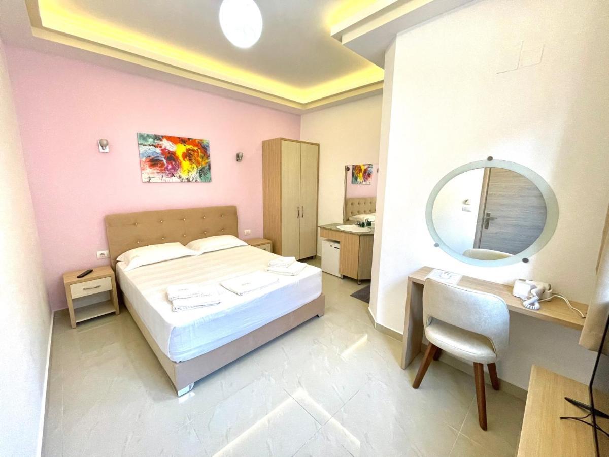 The City Gate Hotel Sarande Bagian luar foto