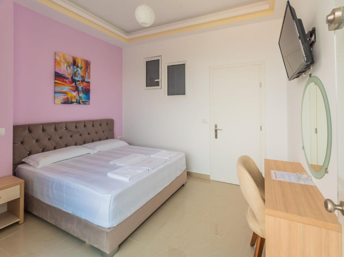The City Gate Hotel Sarande Bagian luar foto