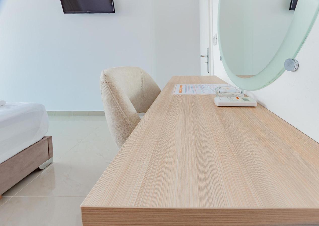 The City Gate Hotel Sarande Bagian luar foto