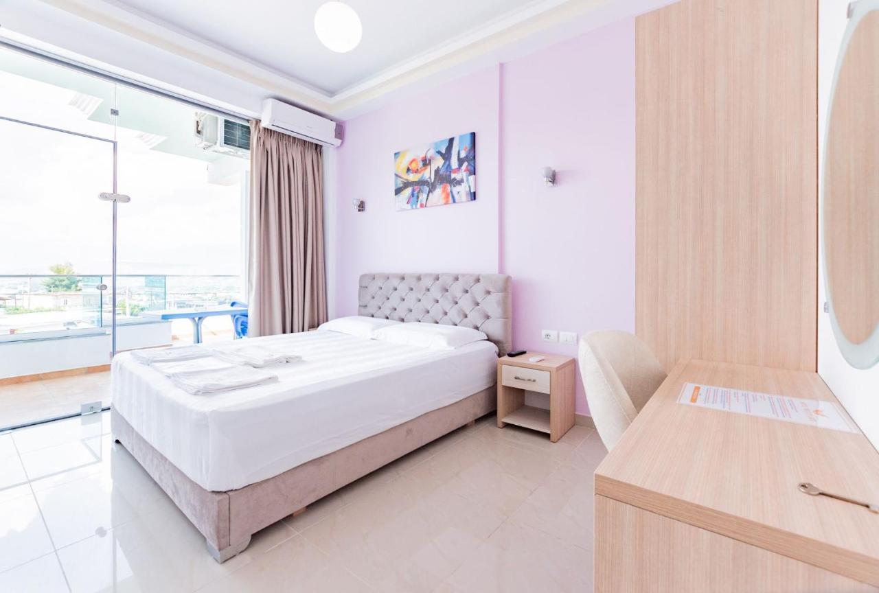 The City Gate Hotel Sarande Bagian luar foto