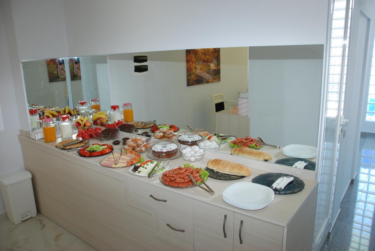 The City Gate Hotel Sarande Bagian luar foto