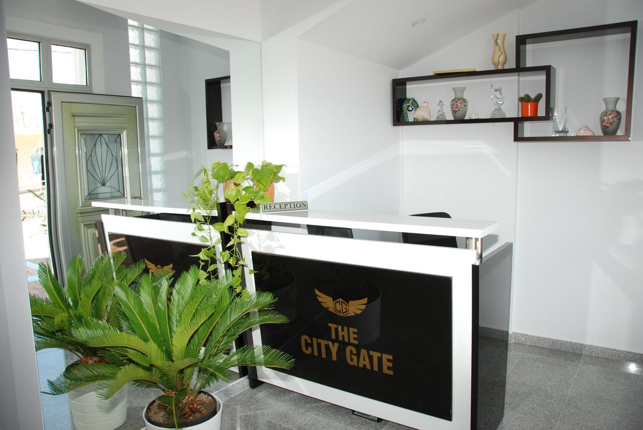 The City Gate Hotel Sarande Bagian luar foto
