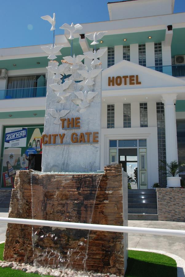 The City Gate Hotel Sarande Bagian luar foto