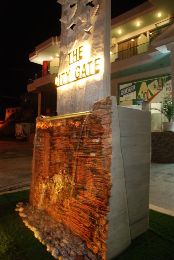 The City Gate Hotel Sarande Bagian luar foto